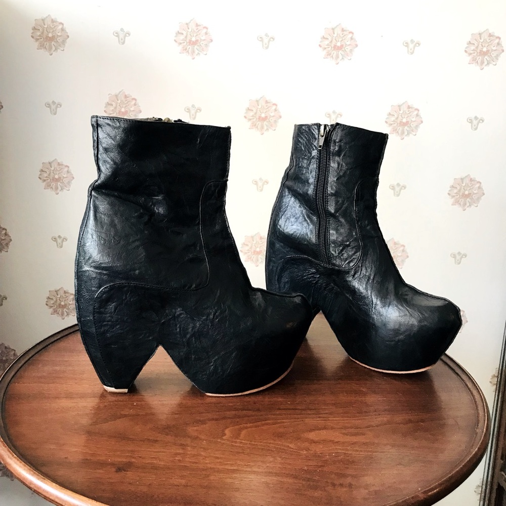 Gee Wa Wa ladies black leather claw heel shirt boot, size 7… Anthropologie